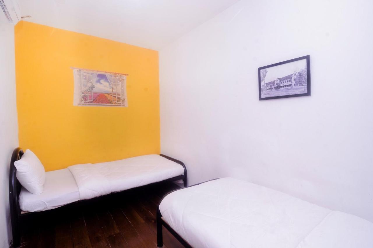 Spot On 89886 Backpacker'S Stay Services Kuching Buitenkant foto