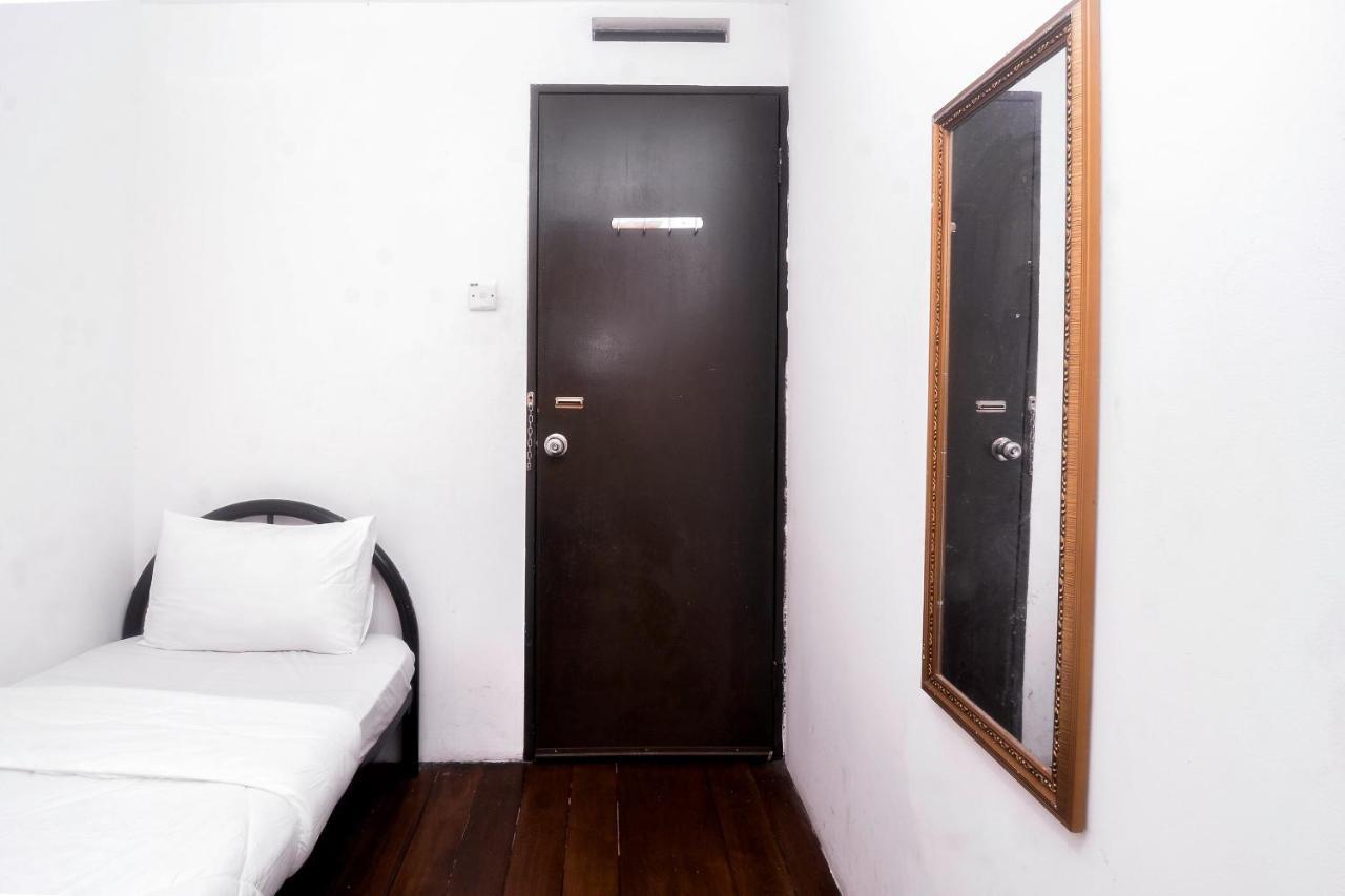 Spot On 89886 Backpacker'S Stay Services Kuching Buitenkant foto