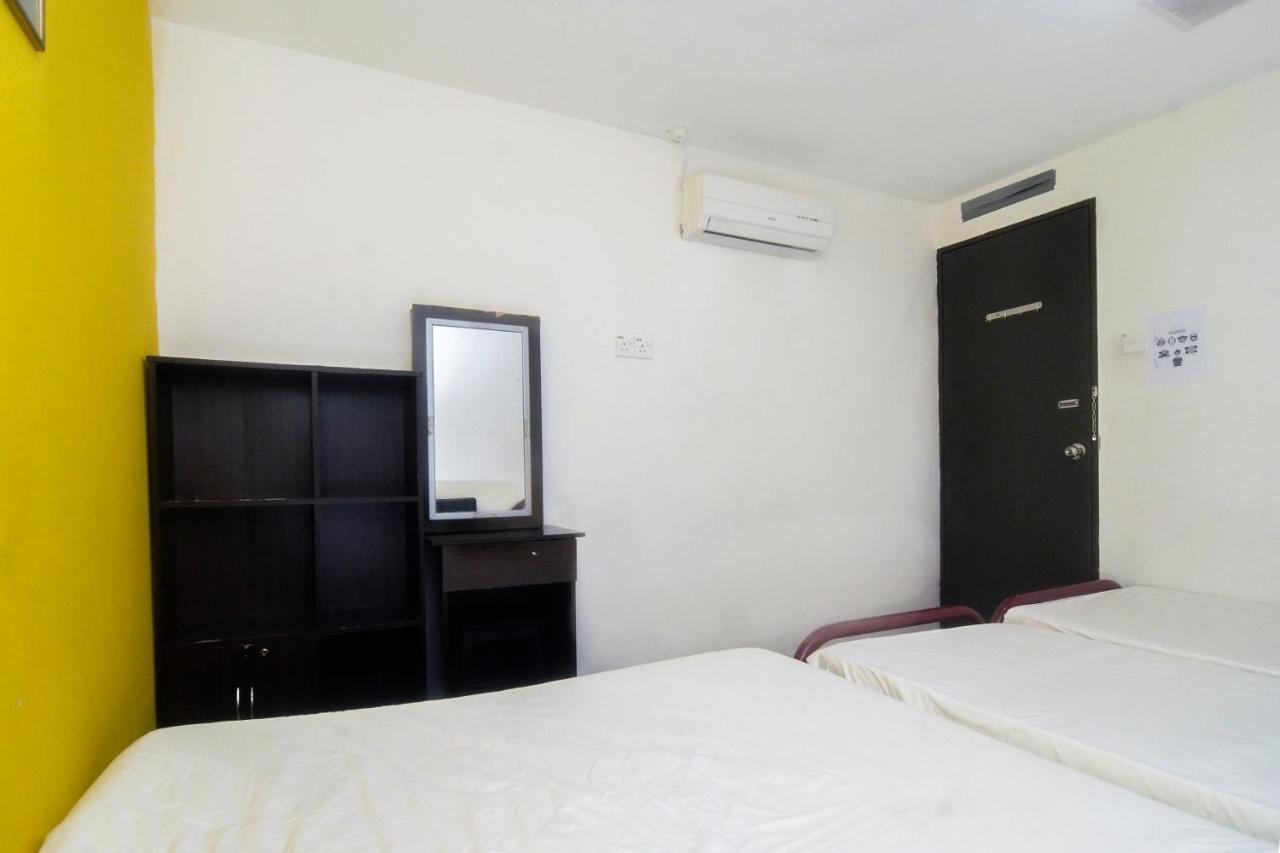 Spot On 89886 Backpacker'S Stay Services Kuching Buitenkant foto