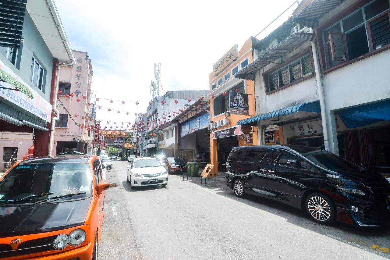 Spot On 89886 Backpacker'S Stay Services Kuching Buitenkant foto