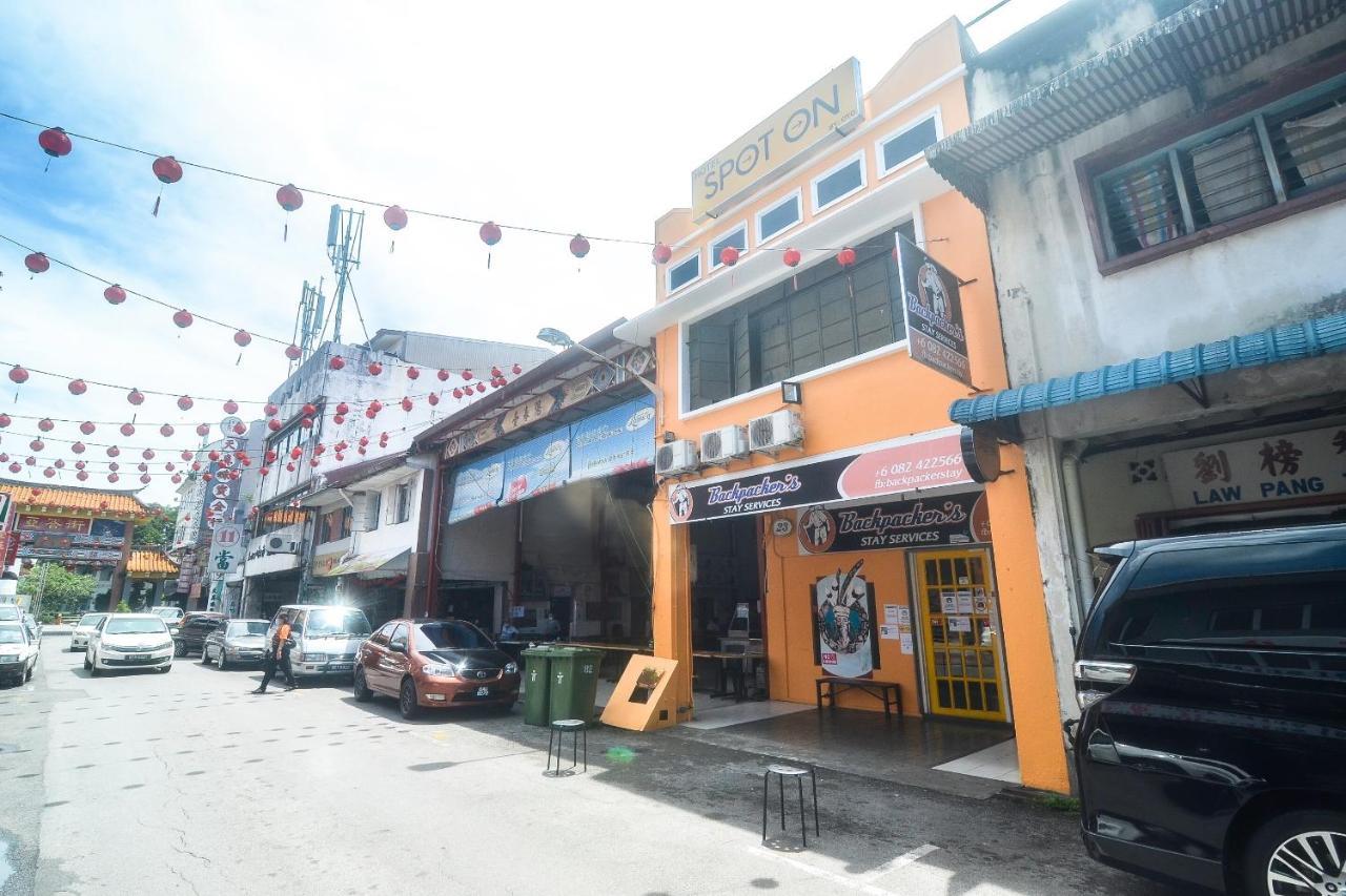 Spot On 89886 Backpacker'S Stay Services Kuching Buitenkant foto