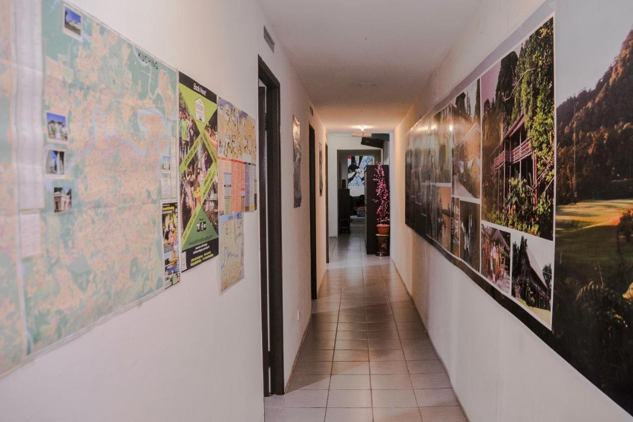 Spot On 89886 Backpacker'S Stay Services Kuching Buitenkant foto