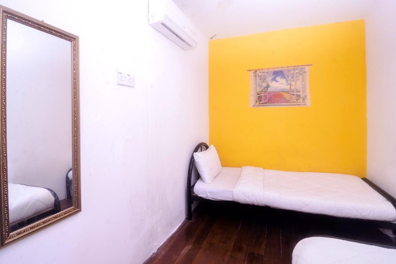 Spot On 89886 Backpacker'S Stay Services Kuching Buitenkant foto