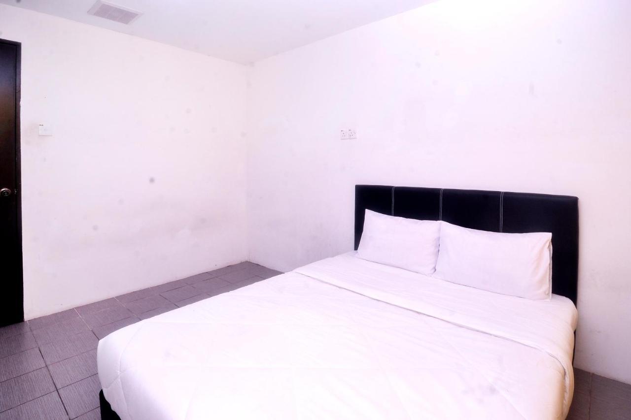 Spot On 89886 Backpacker'S Stay Services Kuching Buitenkant foto