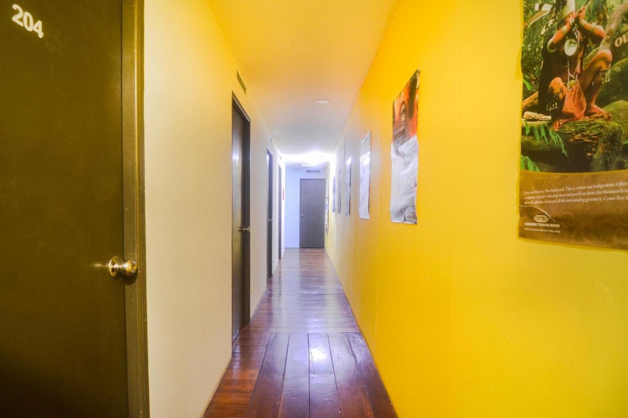 Spot On 89886 Backpacker'S Stay Services Kuching Buitenkant foto