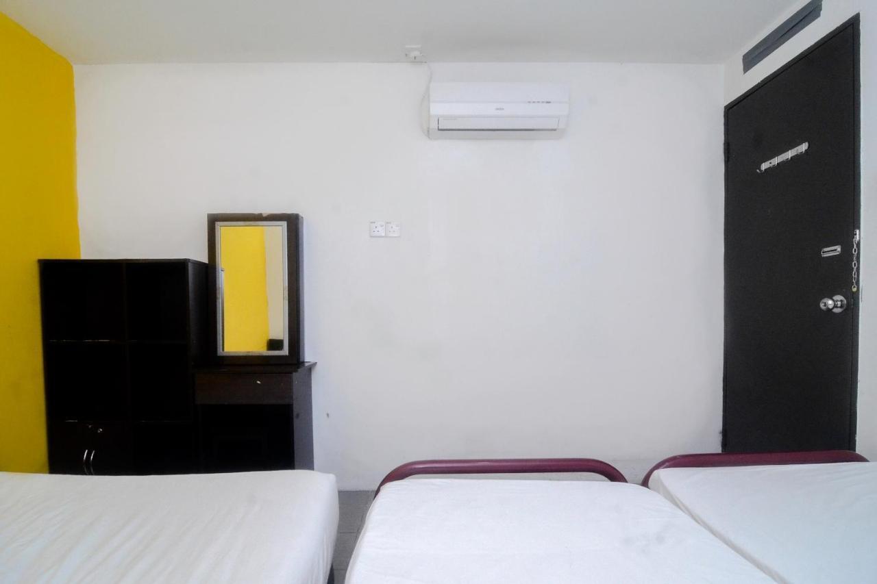 Spot On 89886 Backpacker'S Stay Services Kuching Buitenkant foto