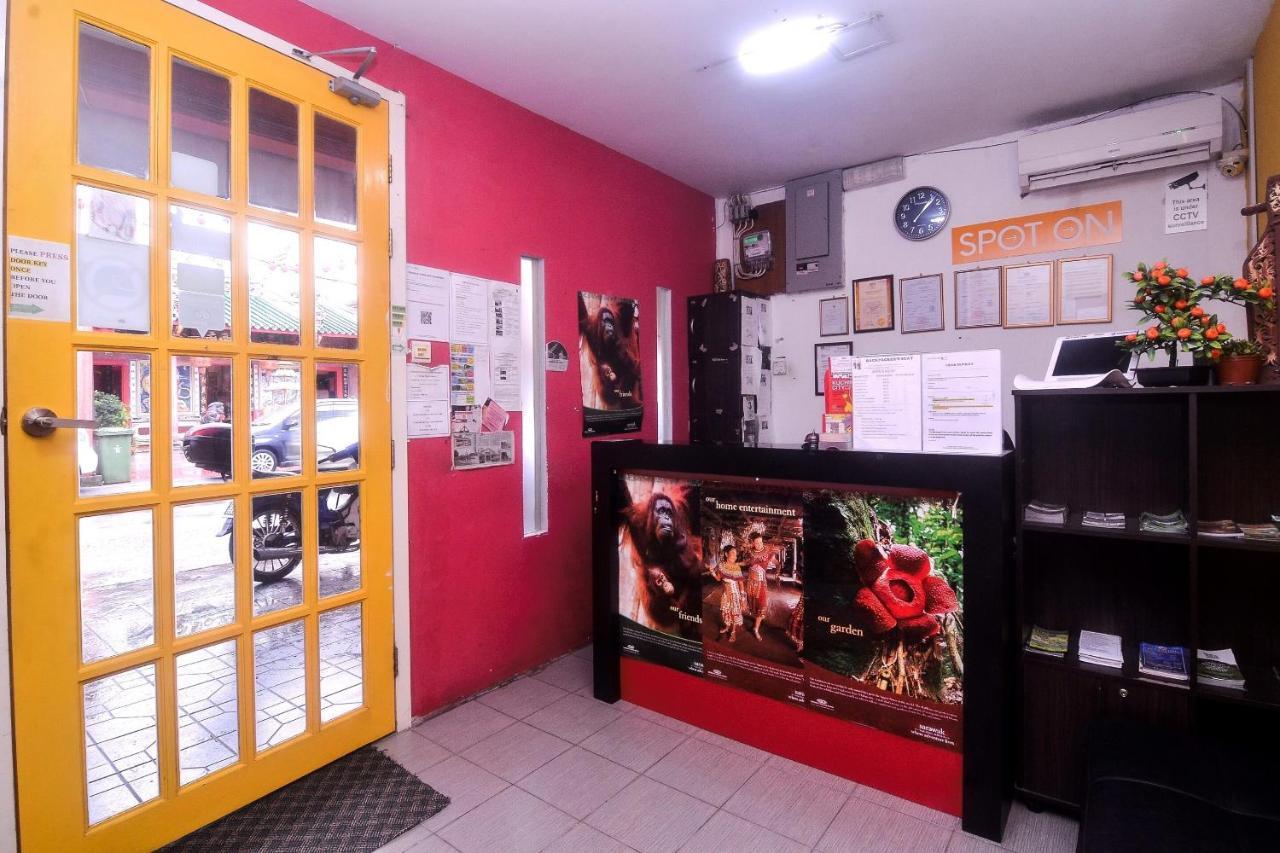 Spot On 89886 Backpacker'S Stay Services Kuching Buitenkant foto