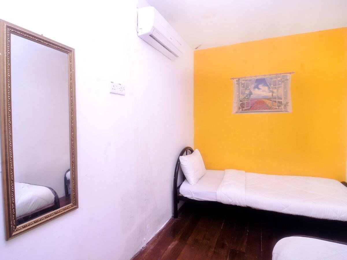 Spot On 89886 Backpacker'S Stay Services Kuching Buitenkant foto