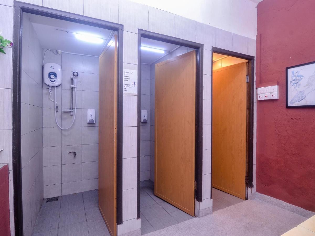 Spot On 89886 Backpacker'S Stay Services Kuching Buitenkant foto