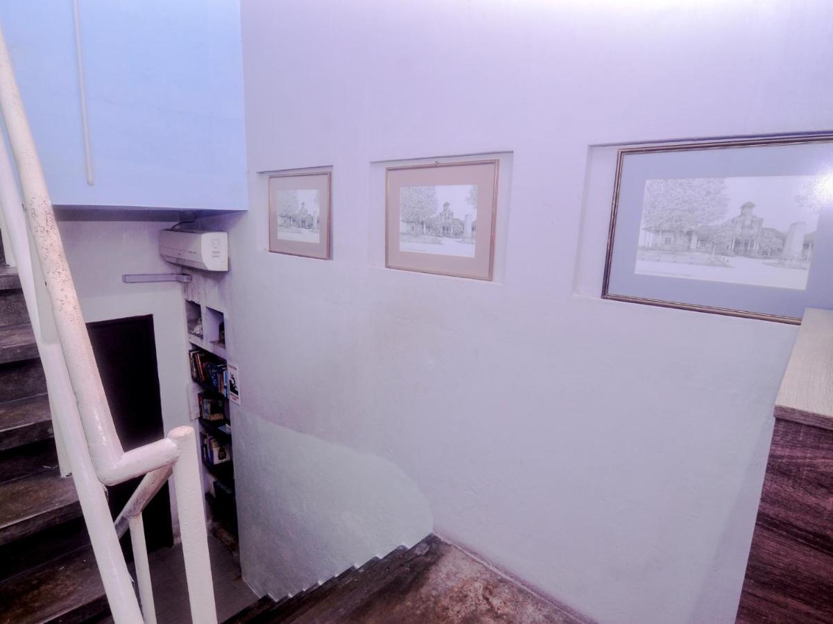 Spot On 89886 Backpacker'S Stay Services Kuching Buitenkant foto