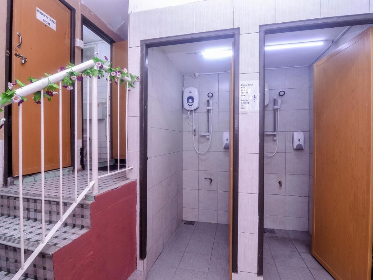 Spot On 89886 Backpacker'S Stay Services Kuching Buitenkant foto
